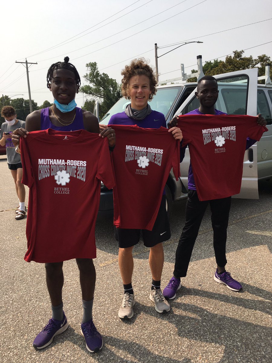 iliketorunmiles's tweet photo. Another one down! Men came in 3rd place and woman in 6th out of 14 teams!! Pr’s everywhere!! Congrats to our top 20 finishers of Zadie, Obadia, Tarik and Daniel! #ButlerXC #gogrizzlies🐻 https://t.co/V5ZEwpbo7p