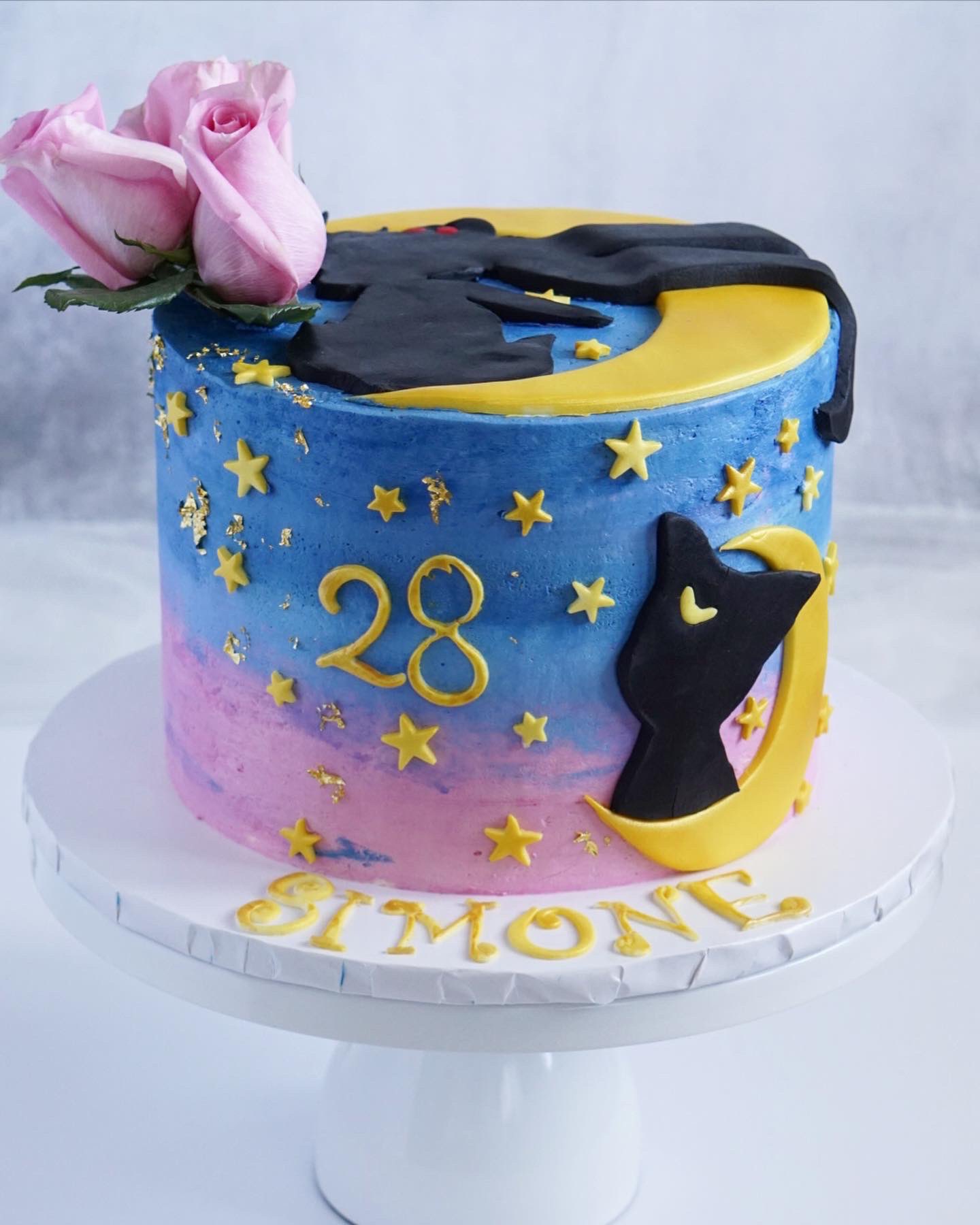 Lainey's on X: "Sailor Moon themed cake! Who didn't have a crush on Tuxedo Mask growing up?!? 😍😍😍 Of course Luna had to be a part of it. #sailormoon #tuxedomask #luna #sailormooncake #