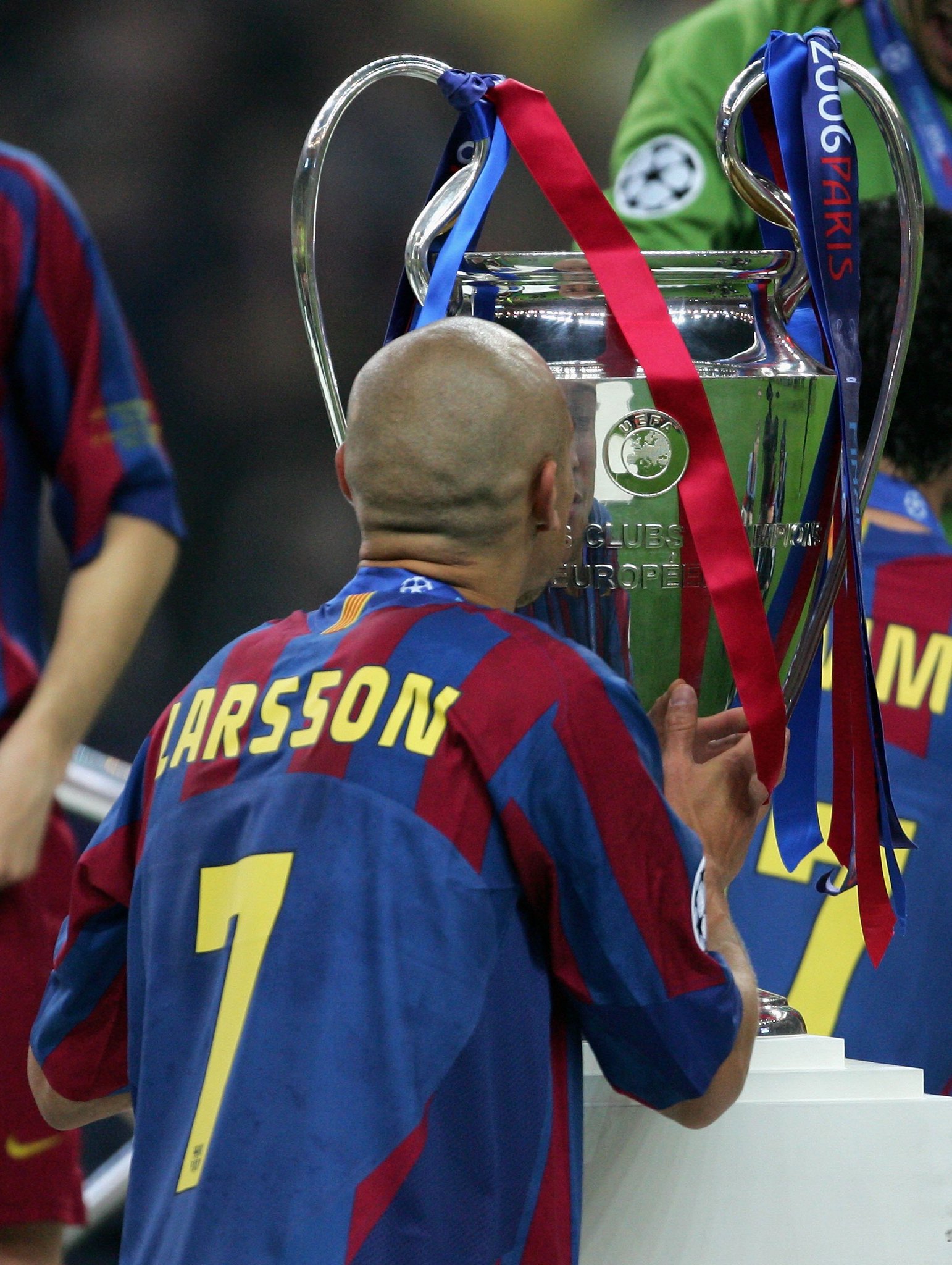 Happy birthday Henrik Larsson! Sebutkan satu momen yang mengingatkan kalian dengan pemain Swedia ini!  