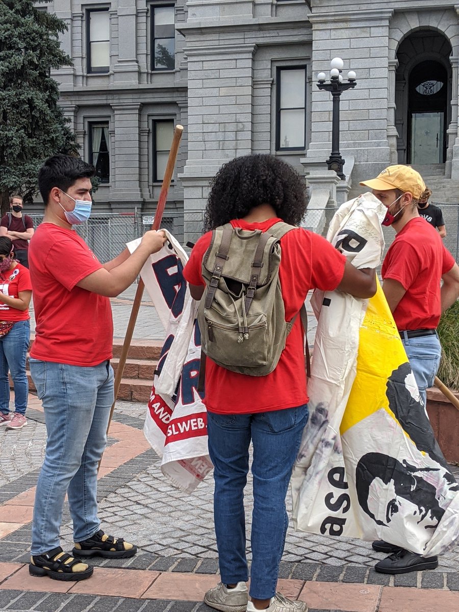 People gathering for the rally now. Stay tuned in this thread for live coverage and updates  #DropTheChargesCO