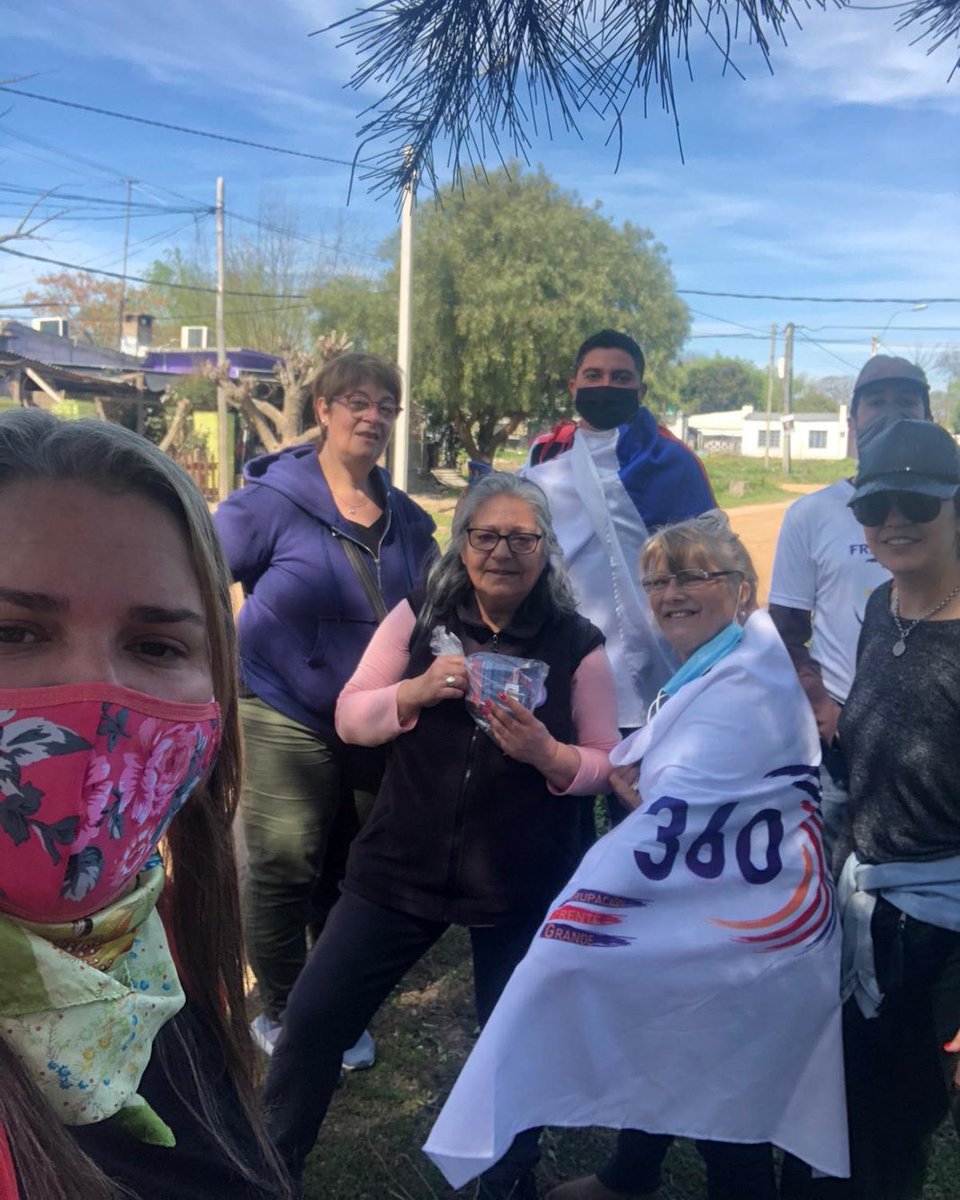 frentegrande360's tweet photo. A 9 días de las elecciones el equipo está más encendido que nunca 🤩💪🏼
Siempre respetando las medidas sanitarias 😷🦠 salimos a repartir listas.
El 27 vota #Lista360 con @OrsiYamandu Intendente, porque #OrsiSosVos #OrsiEs360 https://t.co/xqKkBgmRAi