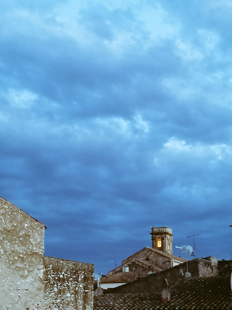 MAForcadell's tweet photo. Not all storms come to disrupt your life, some come to clear your path.
😉
#ElTempsTV3 #324eltemps https://t.co/62J6DY1M12