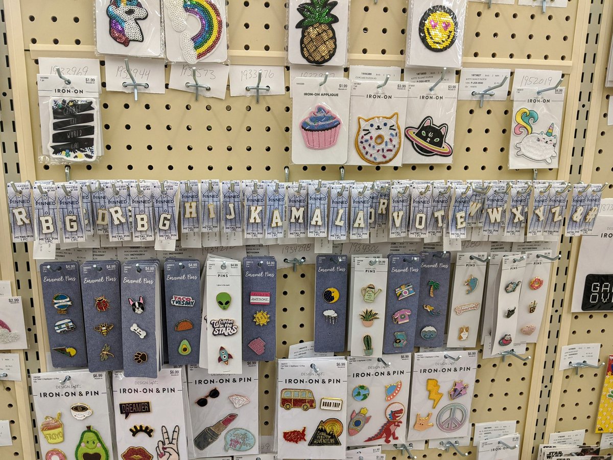 LS_Science_Mom's tweet image. I notice a new storefront. Hobby Lobby. Nope. I can't just ignore it. Just some little thing to honor this amazing life that we have lost. Petty perhaps, but maybe it made someone smile, someone have hope. #smallactsofresistance #RIPRBG #RuthBaderGinsburg #RBG #RBGRevolution