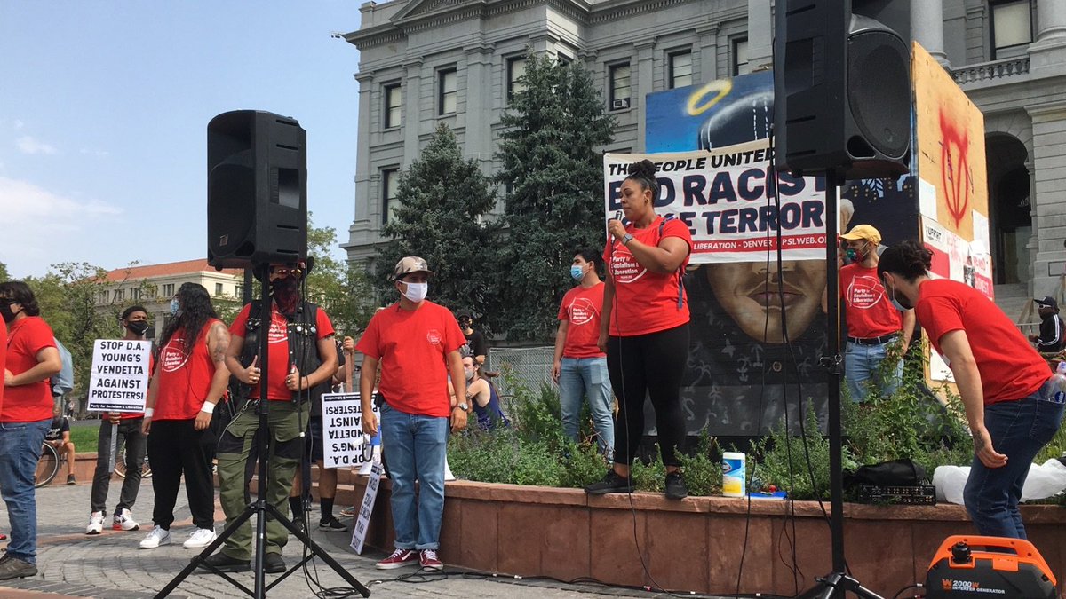 As people continue to pour in to the area, the rally is officially getting started.Comrade Jenn: “We wanna thank you for showing up here, for showing up for our comrades, for showing up for everyone in this movement”  #DropTheChargesCO