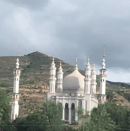 The domed mosques are called "Arab" style, but most are much closer to mosque architecture in India.(photo credit:  https://www.sohu.com/a/234431035_550946)