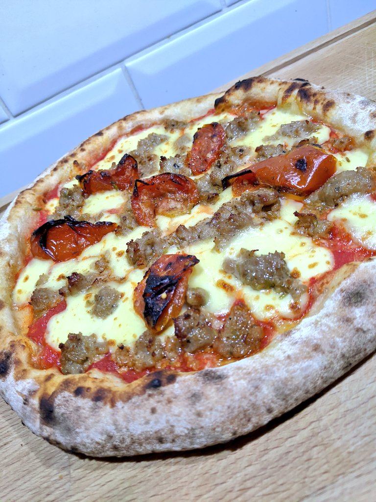 edinburgers's tweet photo. Delish pork and fennel pizza from @woodovenwonders. Highlight of our weekend 😊 https://t.co/SwE8XfColj