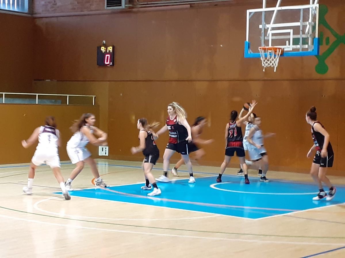 UESC_SantCugat's tweet photo. #SèniorFemNegre #Amistós 🏀 • Avui, el sènior negre femení s’ha estrenat jugant el primer amistós de pretemporada contra el Júnior B del Femení Sant Adrià (@FemSantAdria ). Bon partit noies! 👏🏼
.
#OrtodonciaSantCugat @OrtoSantCugat
🔴#GoUESantCugat #JoinUESC #CaminemJuntsUESC⚫️ https://t.co/YjjCEdaepS