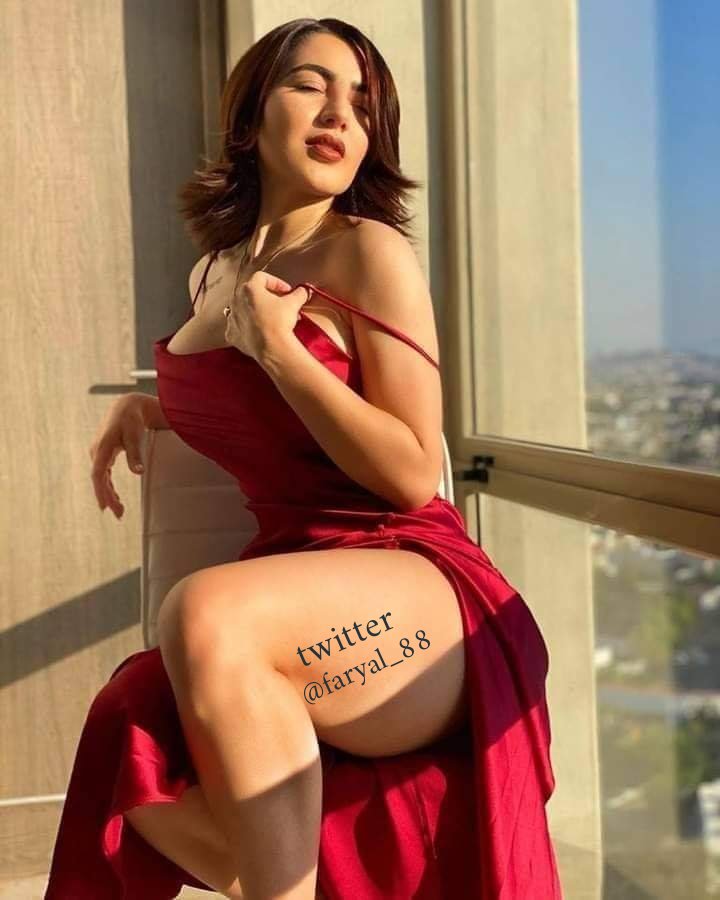 كالشمــس أنـــت  
إذا لـم تشـرق على ساحـل قلبي 
ﻻ أشعـر بالـــدفء وﻻ أشعـر بالحنـــان