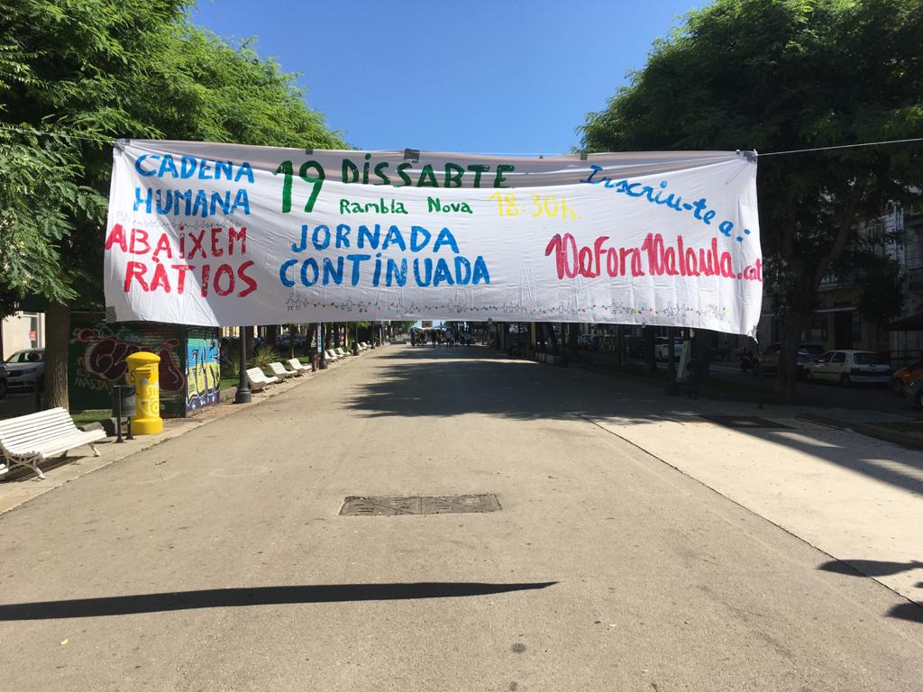 ContinuaCat's tweet photo. #BargalloFesElsDeures
Les famílies volem #Covid19JornadaContinua
Volem fexibilitat horària i seguretat.
#CadenaHumanaCovidEscola
Cc/ @10afora10alaula @JosepBargallo https://t.co/9tWnTZOOoo https://t.co/B6nsvsEPBE