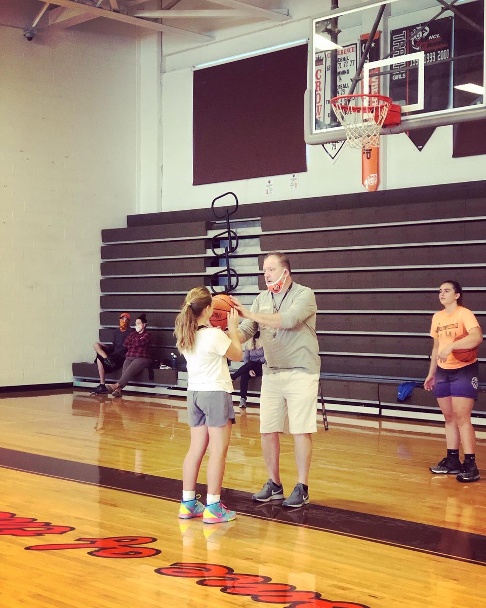 PaduaBruinsGBB's tweet photo. Coach Rose + Coach Ash + Coach Hicks instructing our campers this morning 😄 https://t.co/hBDOwKKEbZ