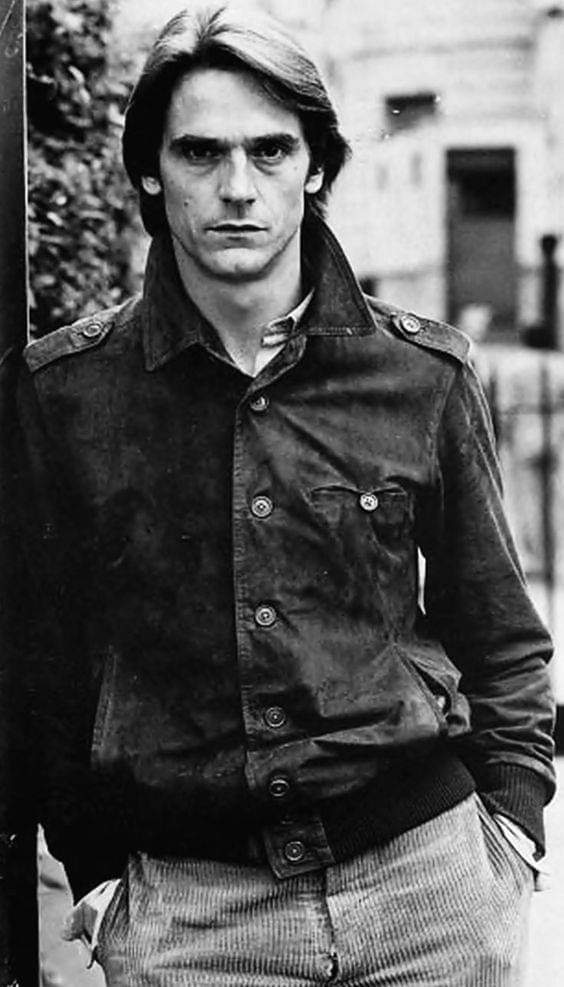 Happy birthday to the one and only Jeremy Irons!!! Omg I love him so much    
