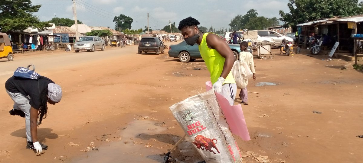 soloofekundayo's tweet photo. @ploggingnigeria Today was fun for me, getting to take action for a cleaner environment and promoting environmental sustainability.
Alongside, networking with people of like passion. #WorldCleanupDay2020 #CleanUpKuje https://t.co/v0yLwBvCpX
