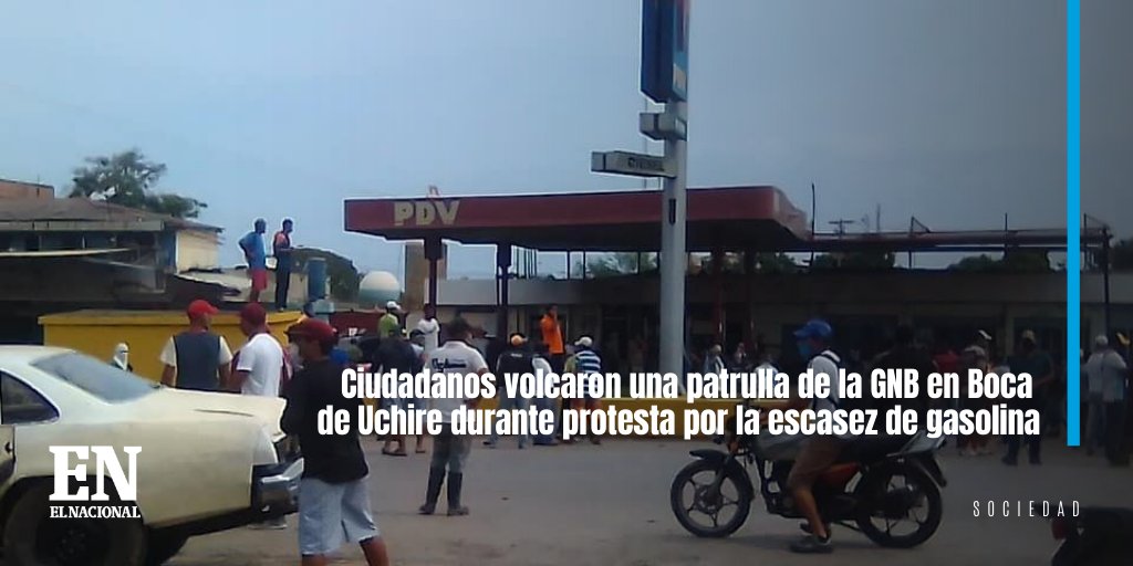 ElNacionalWeb's tweet photo. [FOTOS] Ciudadanos volcaron una patrulla de la GNB en Boca de Uchire durante protesta por la escasez de gasolina #ENRegiones https://t.co/bB2Nw3aLuF  https://t.co/1t7CClYdQN
