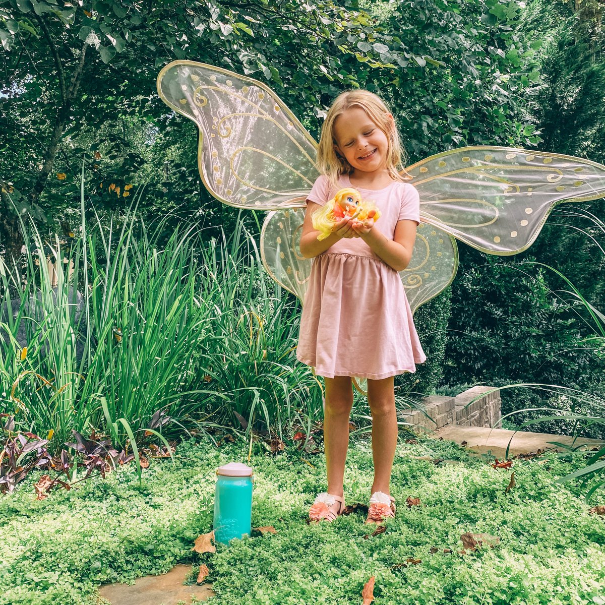 sunshineholly7's tweet photo. One of the best parts of being a mom is getting to see the magic in the world through your child’s eyes. 🧚‍♀️✨💫 Maddie has been playing with her magical @brightfairyfriends​ doll from @target non-stop! #ad #bff #brightfairyfriends #collectbff #shinetogether #socialspotters https://t.co/c0C4pzgP2c