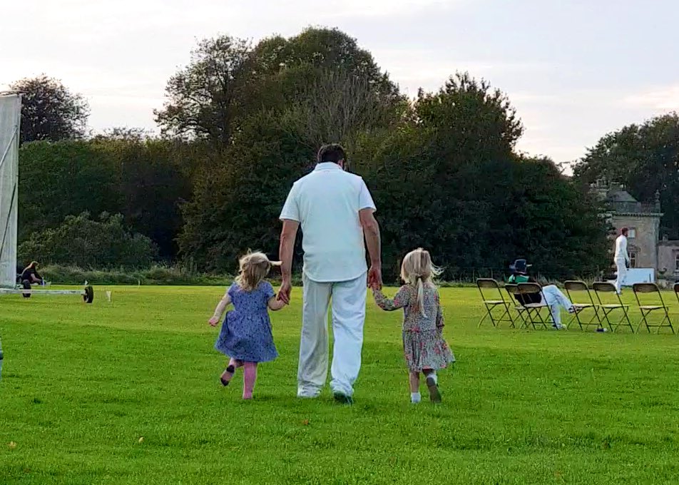 Webbers12's tweet image. Another day at the cricket with my girlies 🥰🏏
