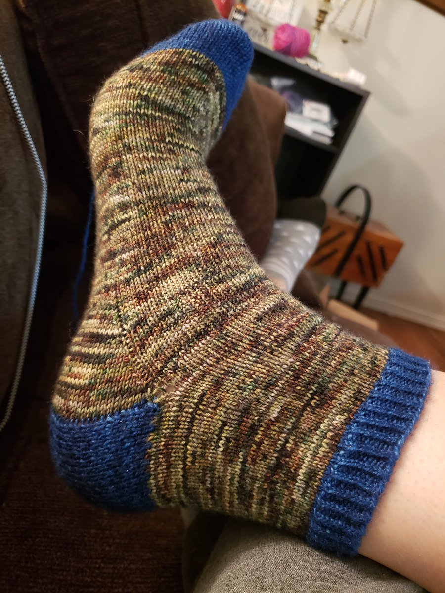 Tammers1024's tweet photo. I still need to weave in ends, but started it's mate. I'll finish someday! #knitting https://t.co/1b5FRoy2vf