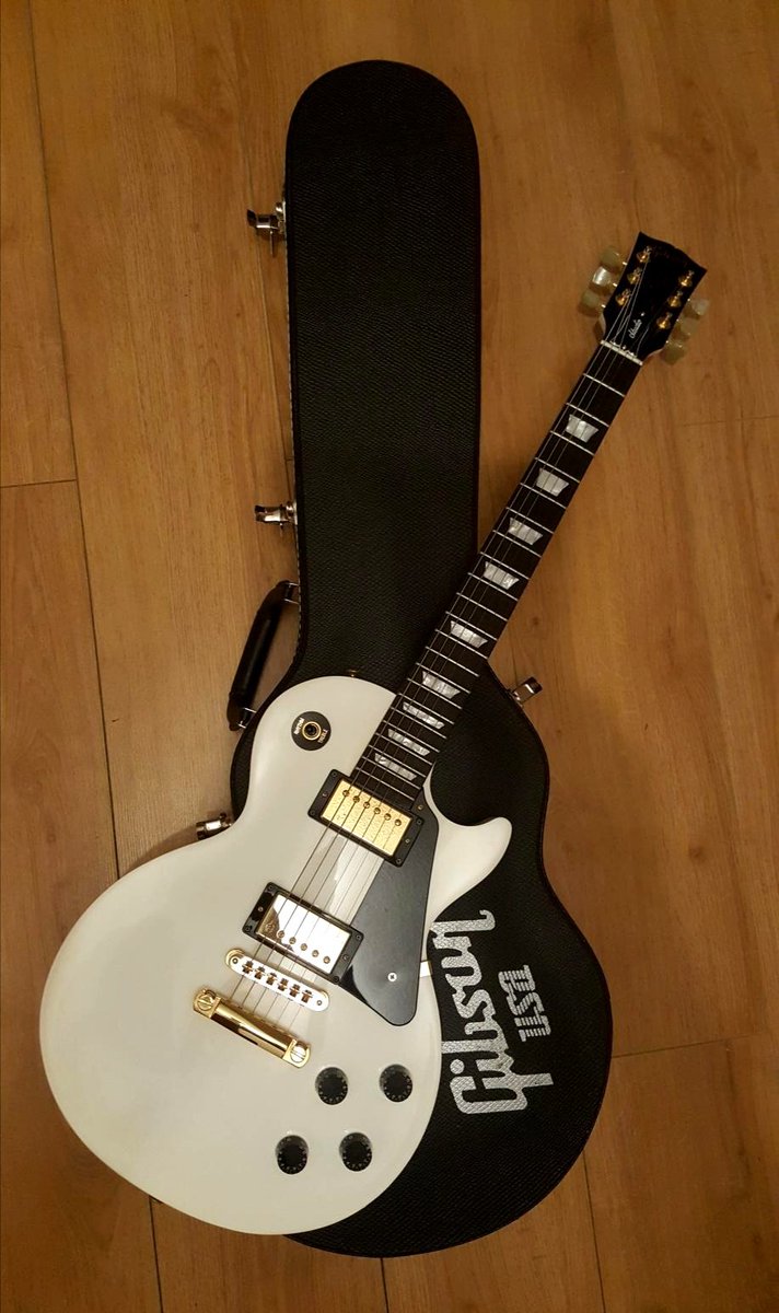 man_soa's tweet image. My Gibson!