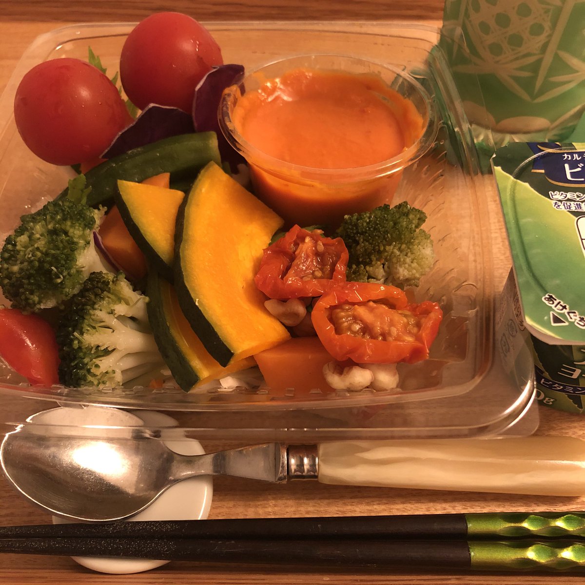 T Minami ﾓｰﾆﾝｸﾞ 成城石井 の 緑黄色野菜ｻﾗﾀﾞ 高ﾘｺﾋﾟﾝﾄﾏﾄ入りﾄﾞﾚで ﾓｰﾆﾝｸﾞ 朝ご飯