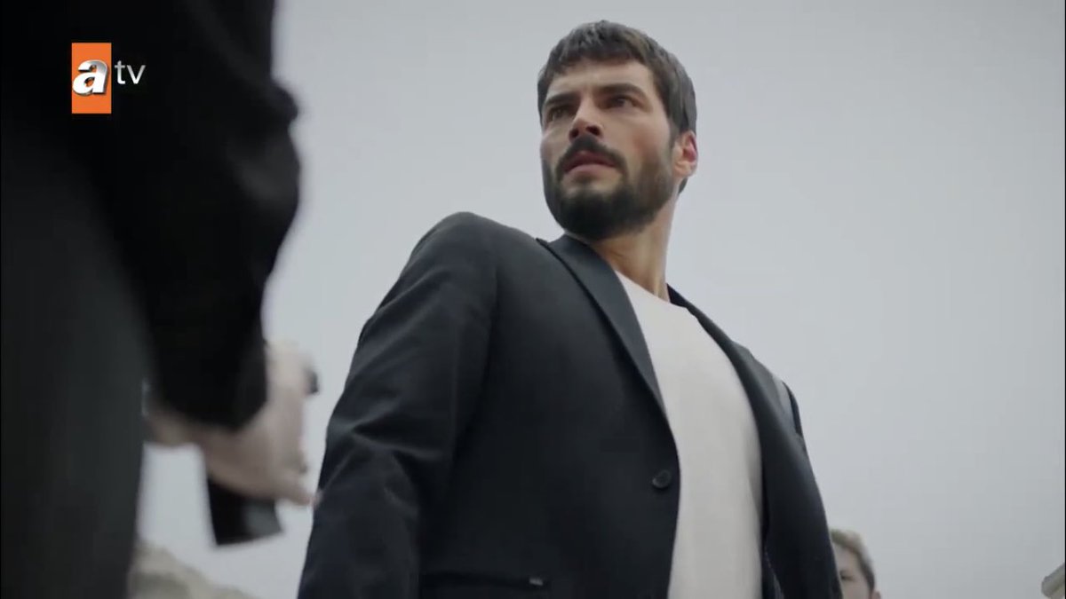 WAIT A MINUTE THE GUN IS POINTED AT MIRAN HOLY SHIT  #Hercai