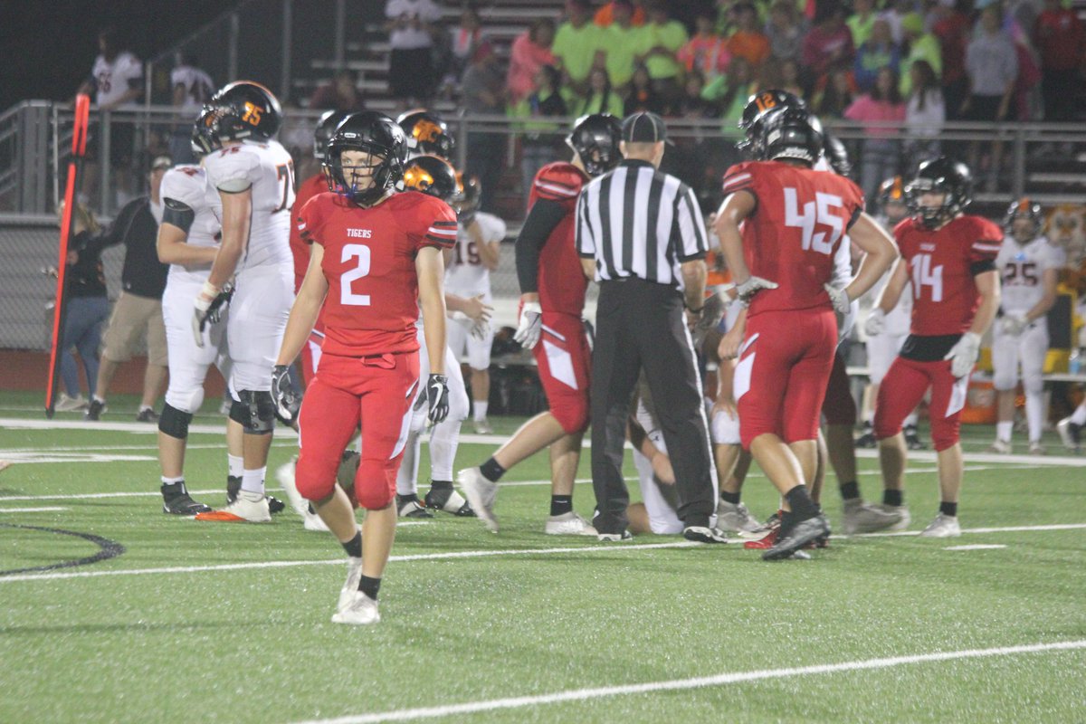 ADMFootball's tweet image. #CW2 #ToughPeopleWin 

CW2 Shirts: admfootballcw2.itemorder.com/sale?fbclid=Iw…