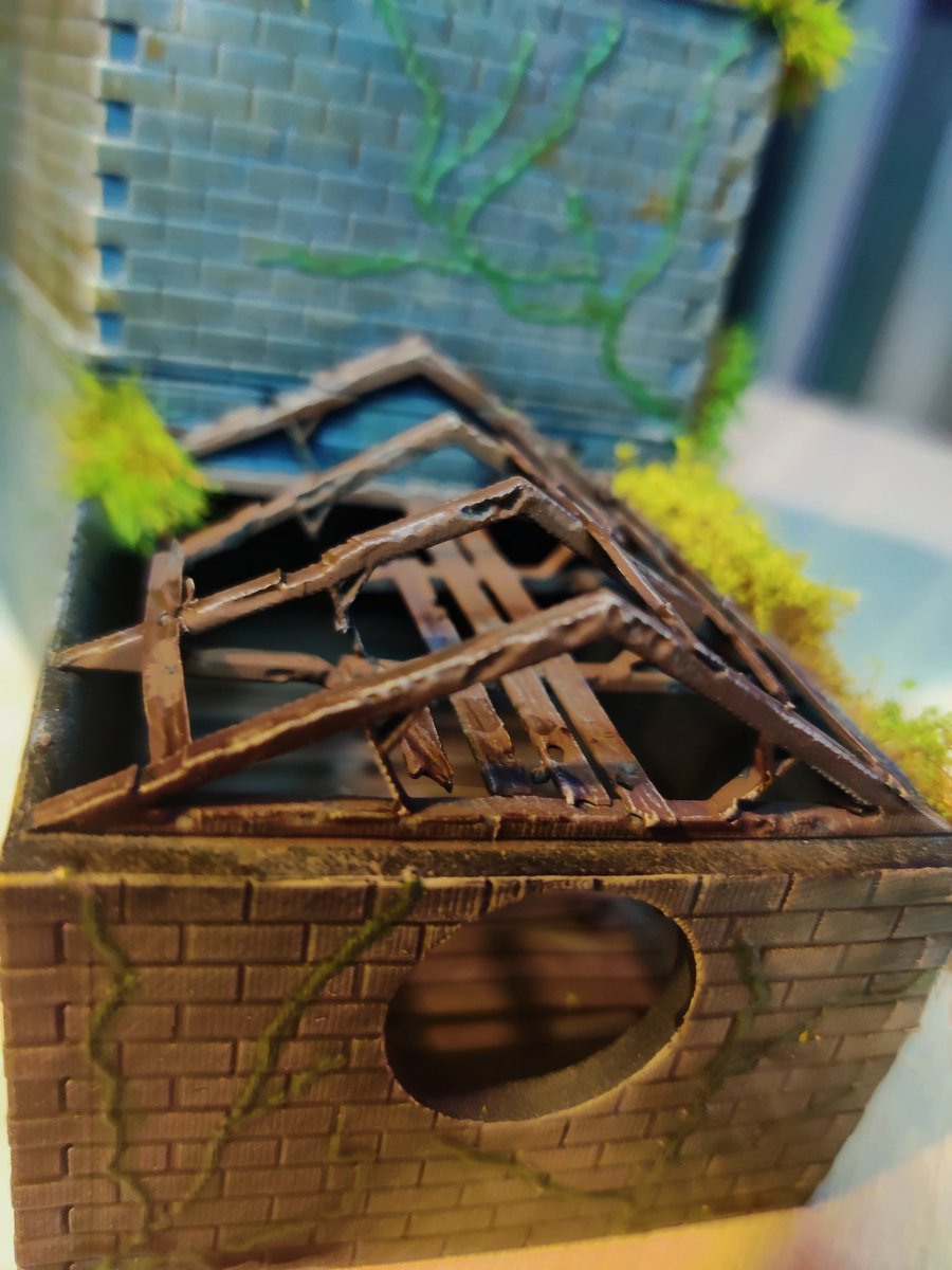 Muryu85's tweet photo. And here's the house painted up, it's going to be part of a Halloween Diorama https://t.co/nfRyx2LYYM