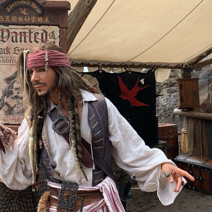 OurFLProject's tweet image. #TalkLikeAPirateDay reminds me of the time I got to talk WITH a pirate, and my favorite one at that! 😍

Captain Jack Sparrow was in port at #ShanghaiDisneyland last summer during my visit. As he (rightly) said, I’ll always remember this as the day I … instagr.am/p/CFVDzZBjhJC/