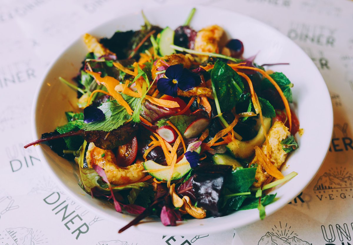 ✨ Sweet chilli & lime vegan prawn salad for the last days of summer ✨⁣ ⁣ 👉 Prawnz, mixed leaves, sweet chilli lime dressing, roasted cashews, carrot, cucumber, mint & coriander 😎⁣ honestly this is the freshest burst of flavours in a bowl 🔥 ⁣ PS: We’re now open Tuesdays!