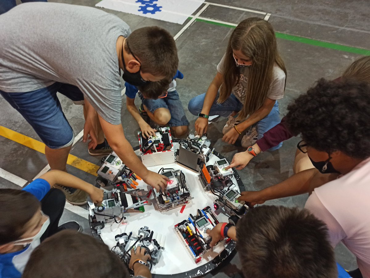 elburgofll's tweet image. ¡La batalla final! #sumobot Elburgo