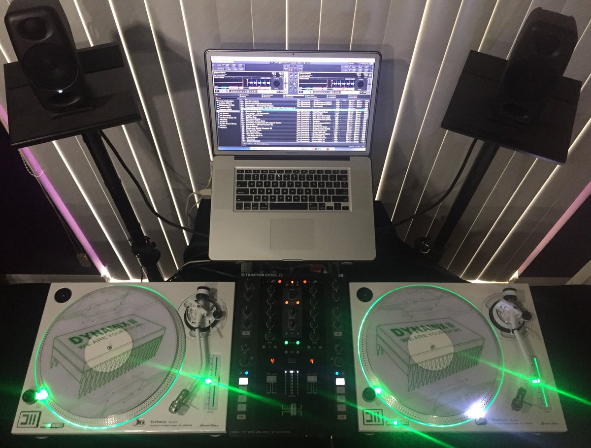 dynamixii's tweet image. Limited Edition Technics 1200 MKDII courtesy of Toniks Lab, Custom Dynamix II Control Vinyl - B-Minus, NI - Traktor Z2, Glow in the dark fader caps - Qbert, iLoud Speakers @starrackerman - IK Multimedia.
ToniksLab.com #tonikslab 
#ikmultimedia #turntablerestoration