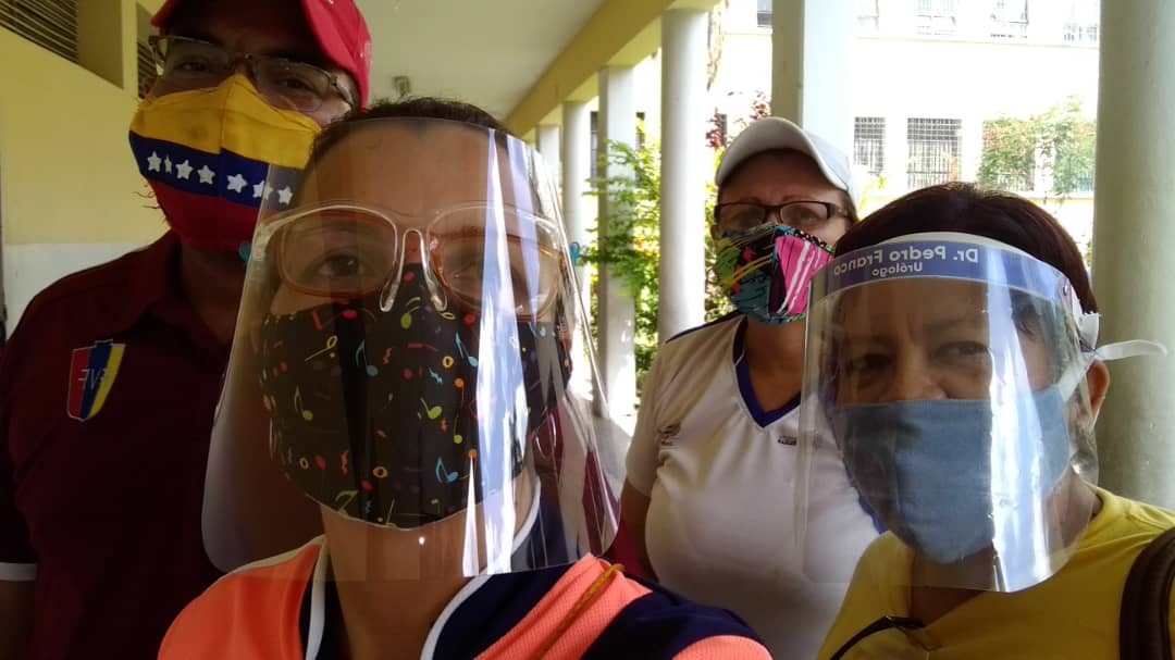 LirosTorres's tweet photo. #Trujillo Desde la Esc Eloisa Fonseca en el municipio Valera,  jornada de desinfección activos el colectivo del @ZonaEduTrujillo y @mppop.Educar es cuidar #CadaFamiliaUnaEscuela @NicolasMaduro @psuvaristobulo @RangelSilva4F @laidelypsuv @MPPEDUCACION @GobDeTrujillo #19sept https://t.co/Vr8l7kKSlj
