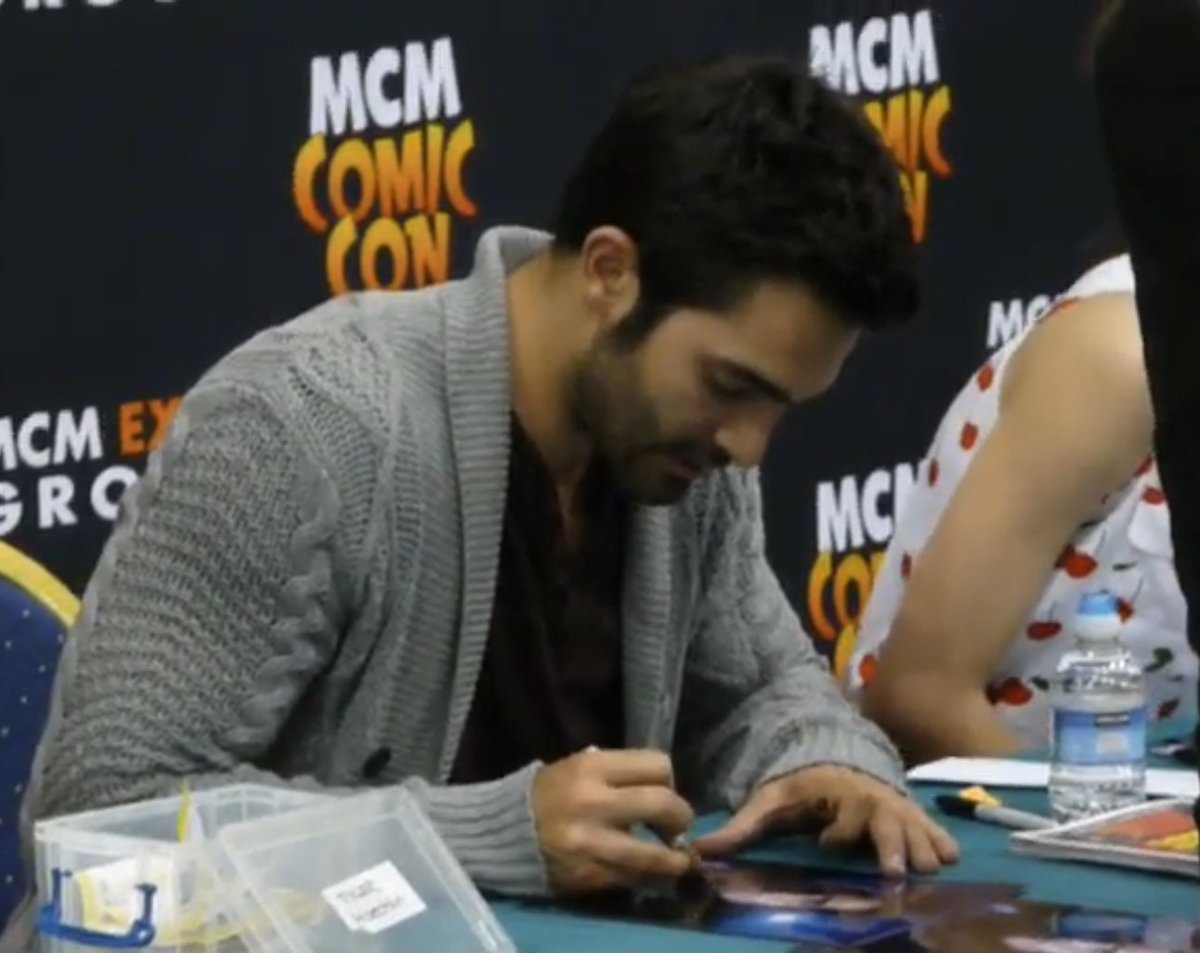 Autograph signing with the cardigan: 