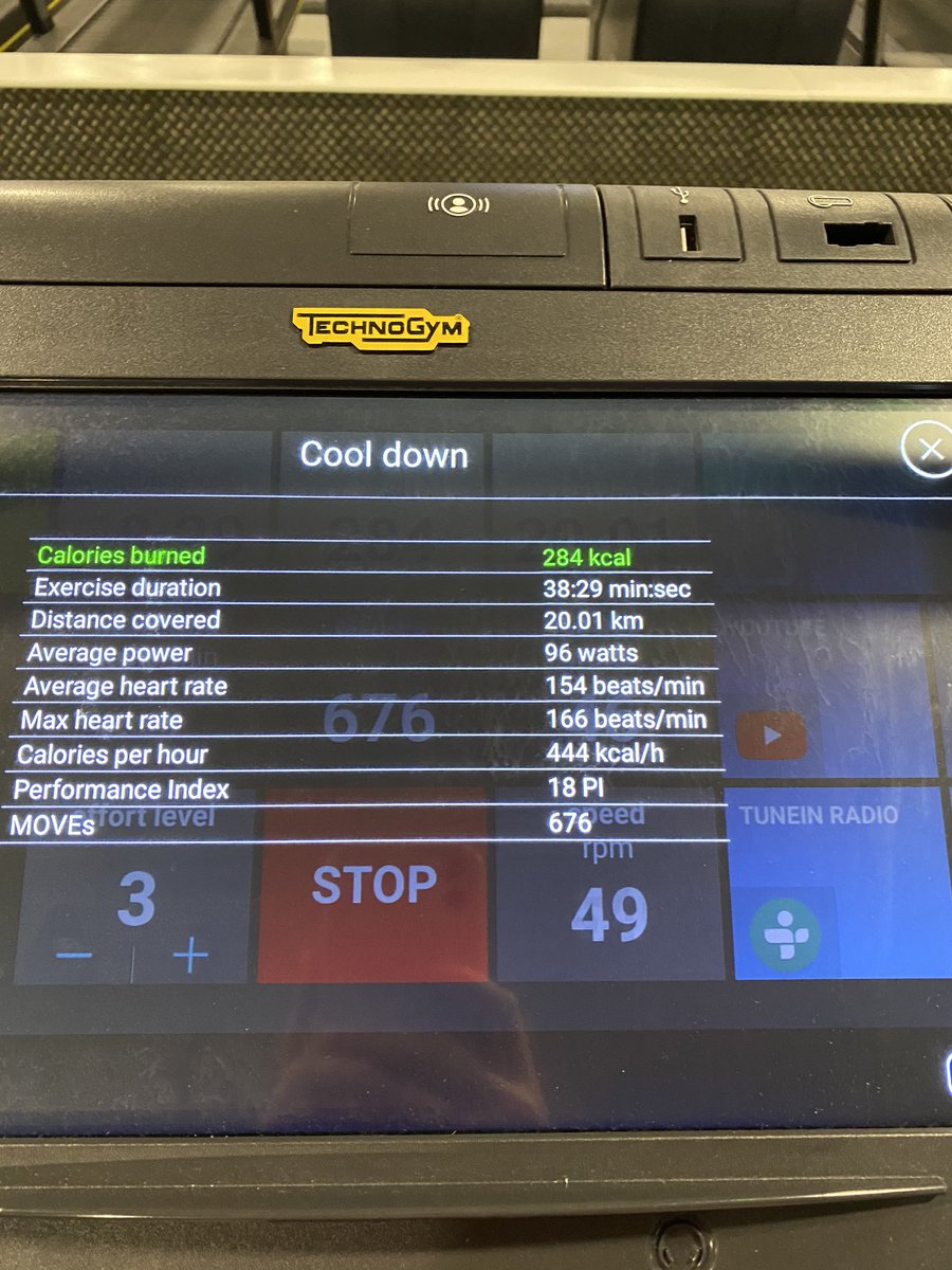 Amandatarag's tweet photo. Sprint finish🚴🏻‍♀️ Hit 20km a minute before the gym closed 😅 @CYPD_UHL #teamwork https://t.co/b6paYwZRN9