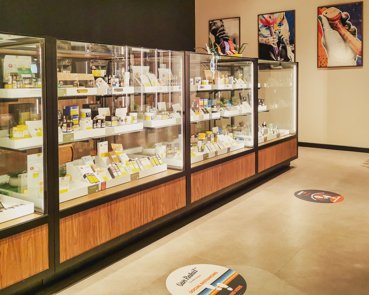 friendlystrnger's tweet photo. Whatcha up to this weekend? Same.

In case you didn't hear, Ontario reduced gatherings back to 10 people. Keep those circles small. Smoke safe, Stay Friendly ✌💚

#FriendlyStranger #FSChurch #cannabiscommunity #smokesesh #CanadianCannabis #TorontoCannabis #TorontoDispensary https://t.co/a7ZUBc5ojP