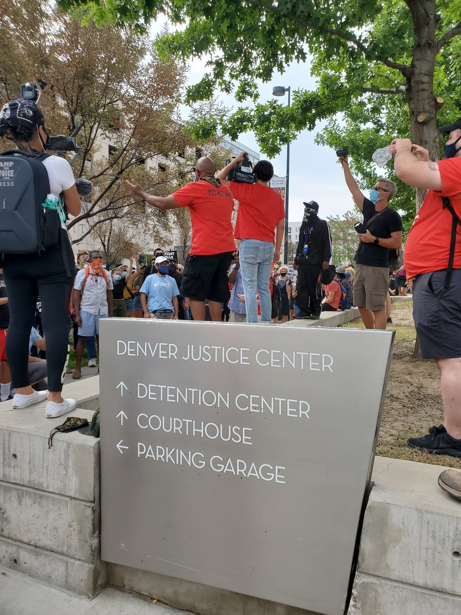 Rally continues outside the justice center. Protestors had a long cheer for political prisoners within this jail and a long "fuck donald trump!" Chant.