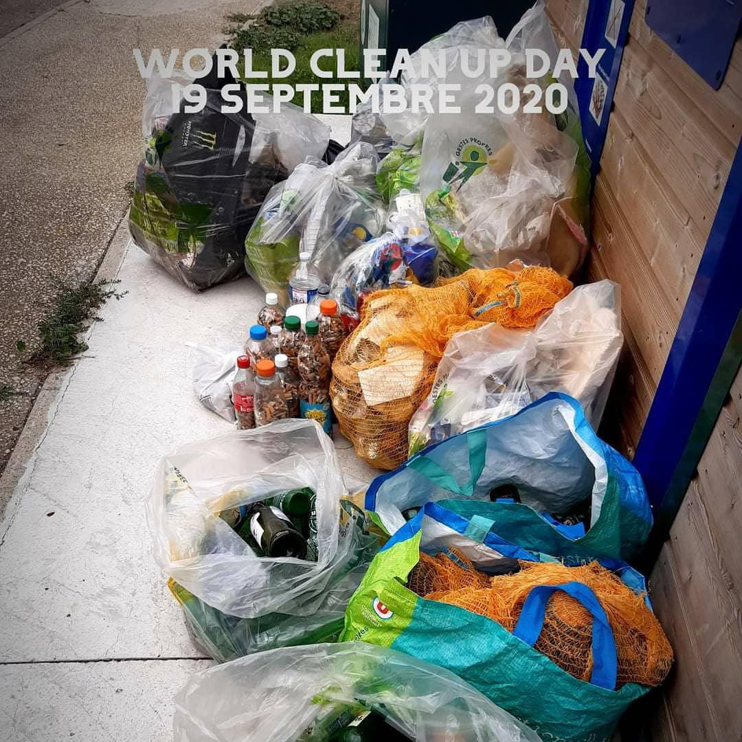OtaryAsso's tweet photo. World clean up day a l'isle sur la sorgue !!! Brvo  tous https://t.co/haOQpbxOrr