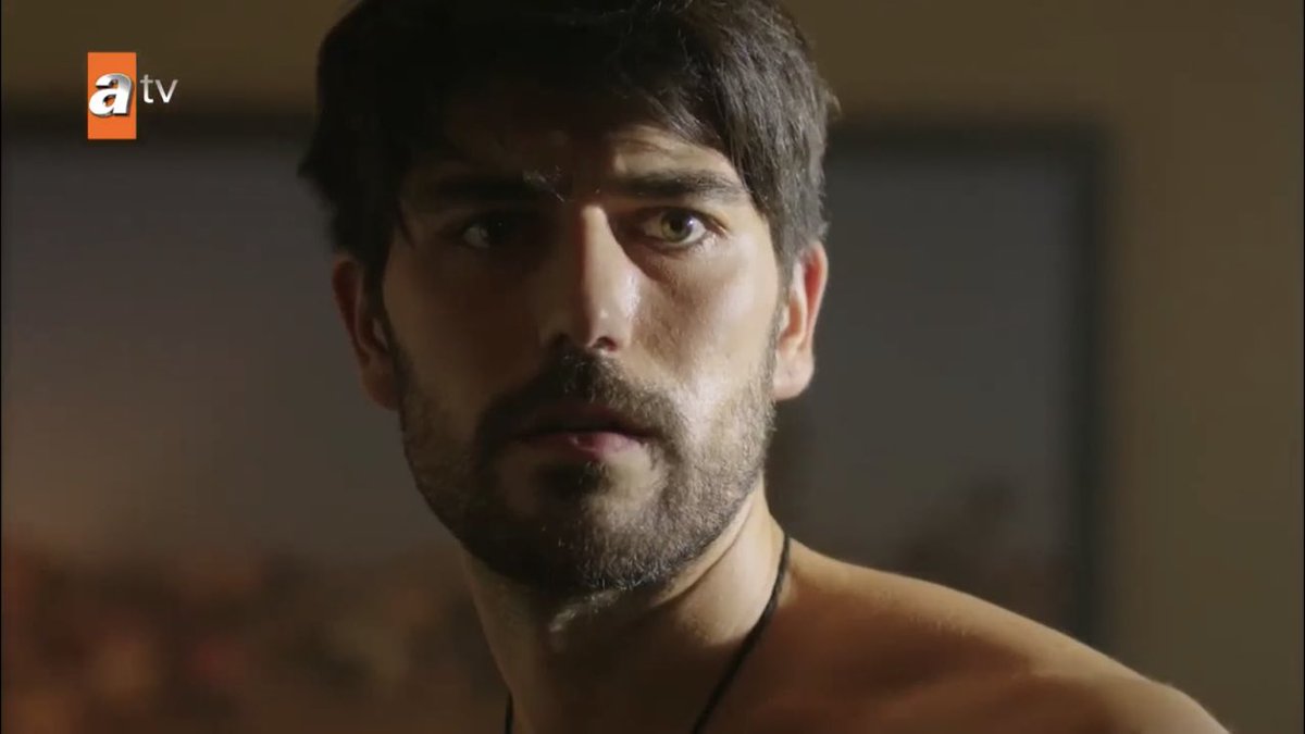 dude really has a hidden wall full of reyyan pictures... HERE’S THAT PSYCHO ASLANBEY GENE  #Hercai