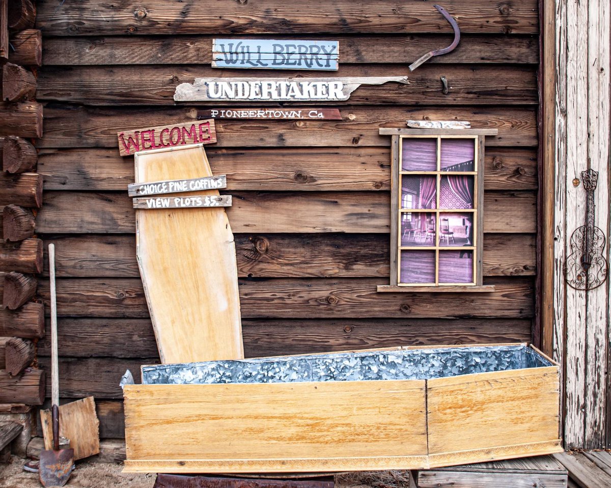 deanmackayphoto's tweet photo. "five bucks"

Pioneertown, Califonia

December 16th, 2014

Dean MacKay Photography

#undertaker #willberry #coffin #window #pioneertown #joshuatree #desert #halloween #fivebucks #plot #shovel #digyourowngrave #grave #logcabin #death #cemetery #spooky #manestreet #livingthedream https://t.co/gM3LG4xvxA