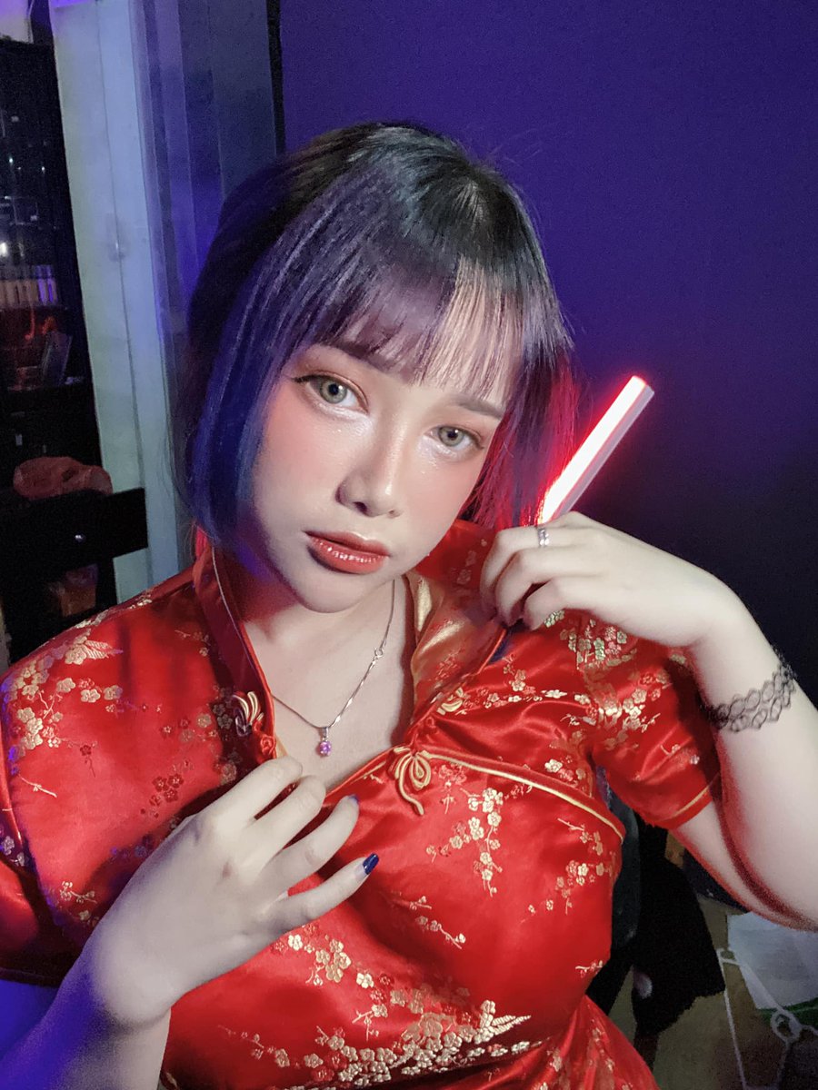 Glamorous Chinese Dress
Follow me on:
Patreon (coming soon)
Gumroad (coming soon)
IG @nanaberry.chan
Reddit u/NanaBerryCosplayer
#cosplay #cosplaygirl #cutegirl #makeup #asiangirl #sexy #sexycosplayer #sexygirls #chinesedress #cute #LikeForLikes #likeforfollows https://t.co/9LDZOclbZx