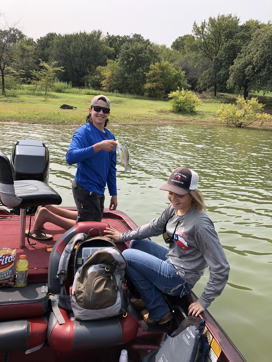 72leenhouts's tweet photo. Nothing like fishing a high school tournament listening to @CodyJinksMusic on the loop play list. https://t.co/UzblLdMq3O