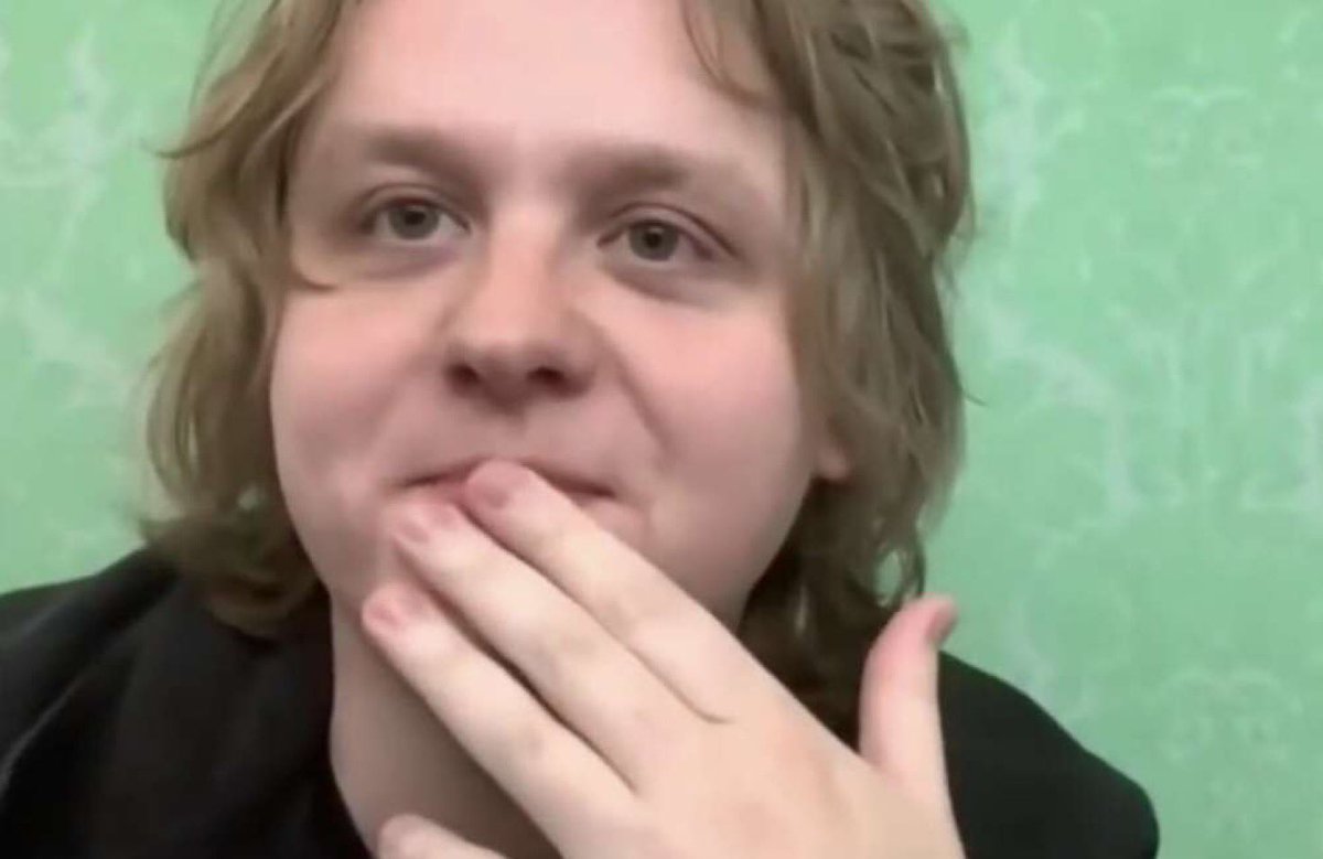 some of my favourite lewis capaldi moments : a thread <3