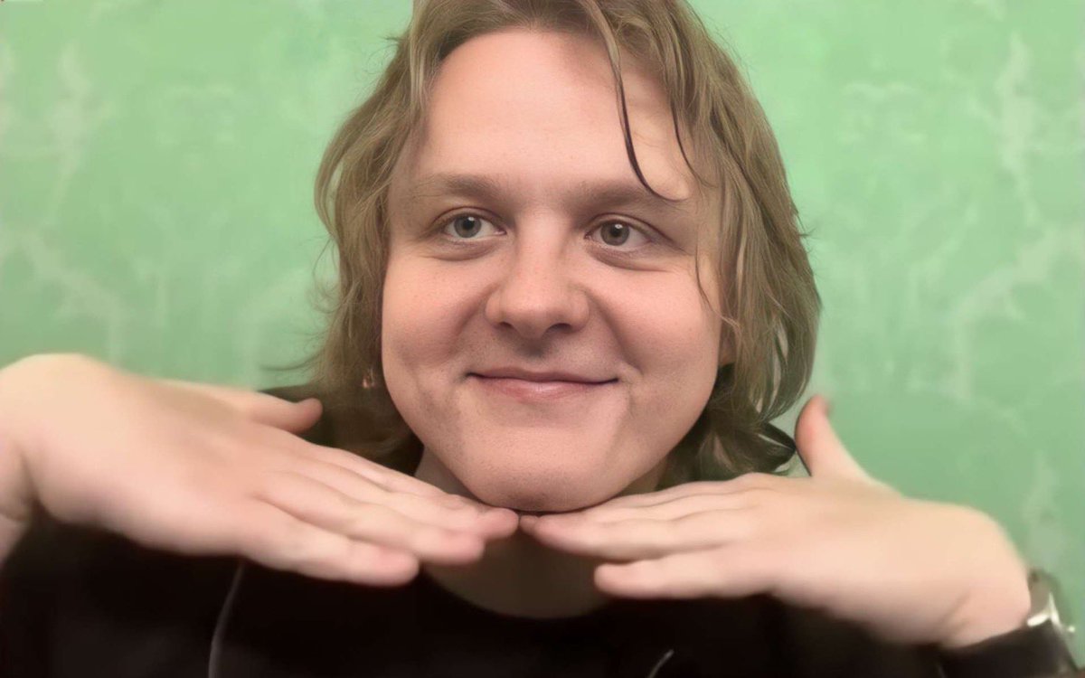 some of my favourite lewis capaldi moments : a thread <3