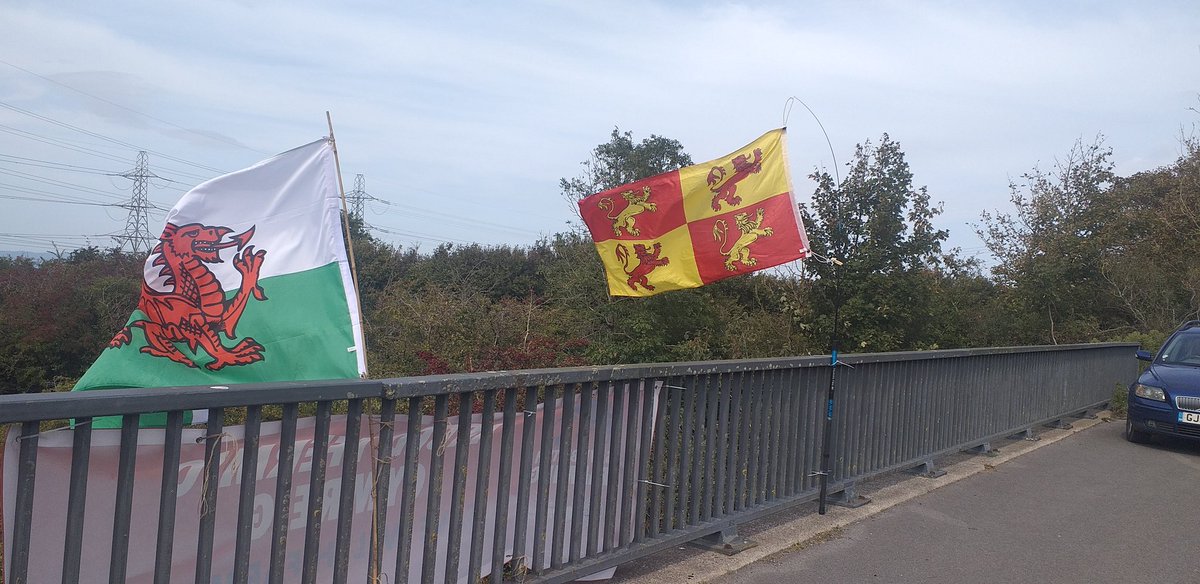 YesBridgend's tweet photo. Banners on Bridges - Y Bontfaen Cowbridge
#ArbedFfermwyrCymreig
#SaveWelshFarmers
#IndyWales
#Annibyniaeth
#undod
Diolch i gyd- thanks to all
Diolch Yes Cymru Maesteg a @YesCymru PortTalbot for their support!
YesCymru https://t.co/CPrOsWQPzV
