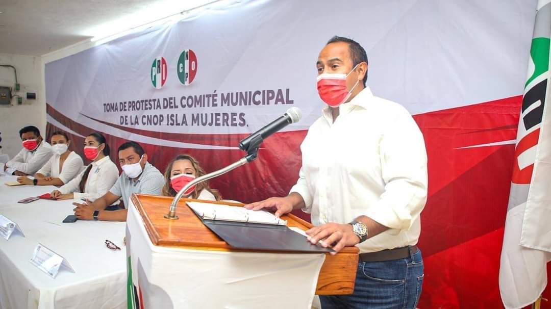 juancarrillo58's tweet photo. Acompañado por la dirigente estatal de la CNOP, @ArletMolgoraG, la presidenta del PRI en Quintana Roo, @CandyAyuso la tarde de hoy le tome protesta a Amada Hernández Peniche como dirigente de la CNOP en Isla Mujeres. https://t.co/ibaOfqMK9C