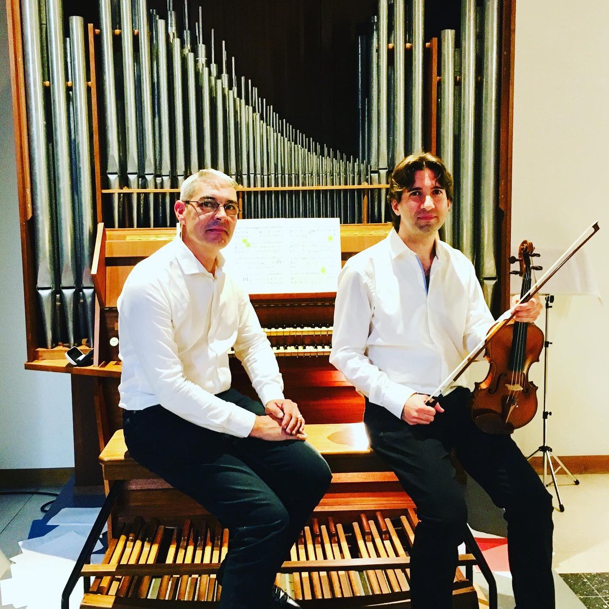 Hier soir, vendredi 18/09/20, c’est dans la chapelle du Centre Hospitalier Mémorial France États-Unis @CHM50000 qu’ont été lancées les Journées Européennes du Patrimoine, avec le...(Suite>facebook.com/10856554732595…)
#saintlo #emmanuellelejeune #journeesdupatrimoine #orgue #violon