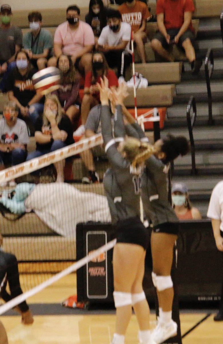 wendelvball's tweet photo. Flying high after today’s win against hutto! #ItsOurYear #WeAreHawks @HHSHawkVball https://t.co/aQWdsA3zNE