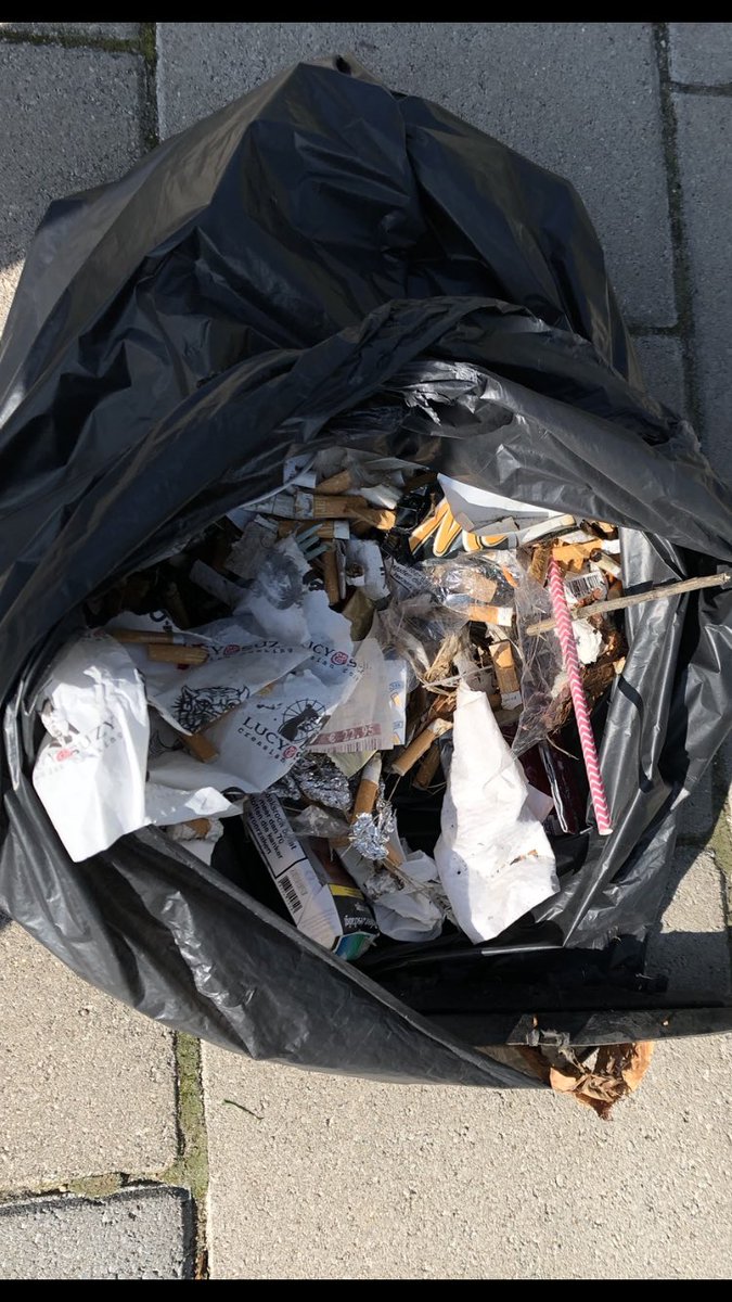 Vandaag met studenten Dierengeneeskunde <a href="/UniUtrecht/">Utrecht University</a> de Uithof een beetje schoner gemaakt! 😊
#WorldCleanupDayNL #vuilrapen #asrdoethet