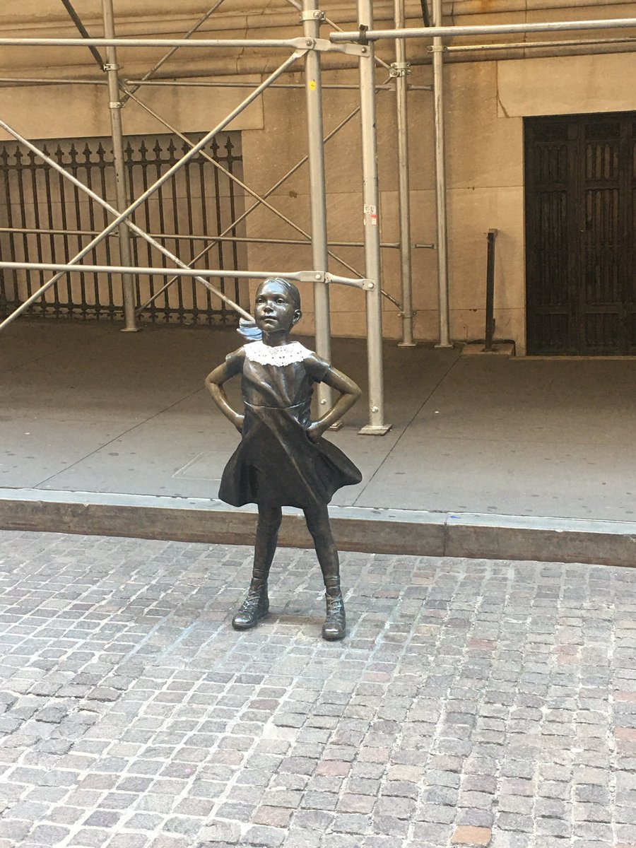 LorieKonish's tweet photo. The Fearless Girl statue has a new look today https://t.co/70TdnRVLRW