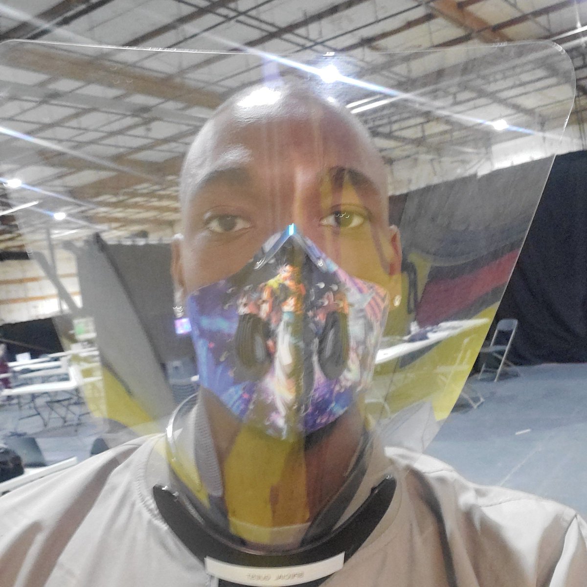 JayPharoah's tweet image. Hey ma I made it, Imma Bouquet of FLOWERS IRL #TopElf #quarantinelife #2020