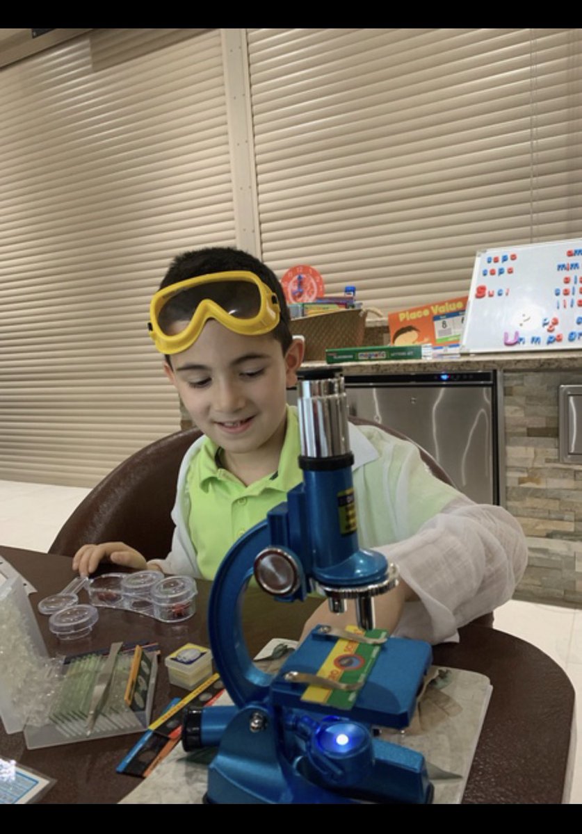 MrsGutierrez1st's tweet image. My Students enjoyed Dressing up as a scientist! Vestirse Como un Cientifico! #scienceprocess #IB #knowledgeable #dualLang #bilingualProud @perezpioneers