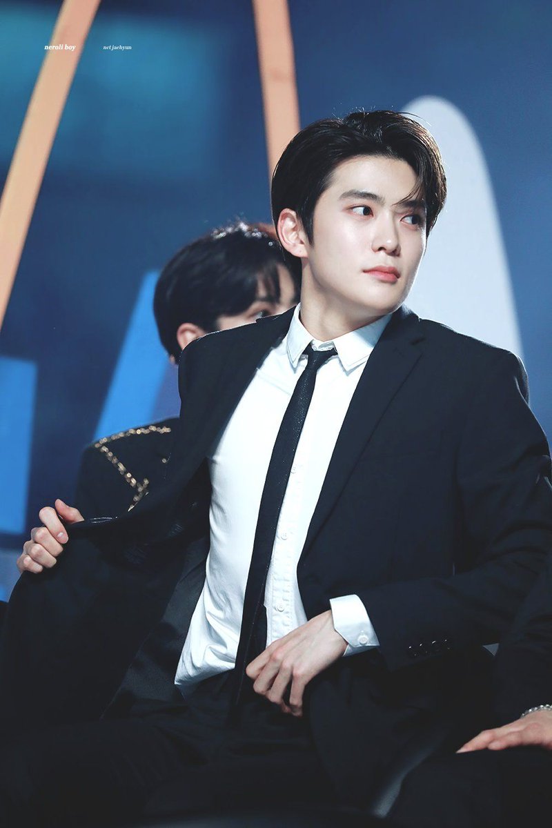 did you know that jaehyun is so handsome that even idols are so whipped for him?